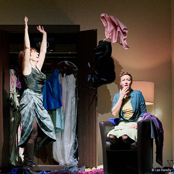 Anke Stedingk als Minna von Barnhelm und Witwe Marloff