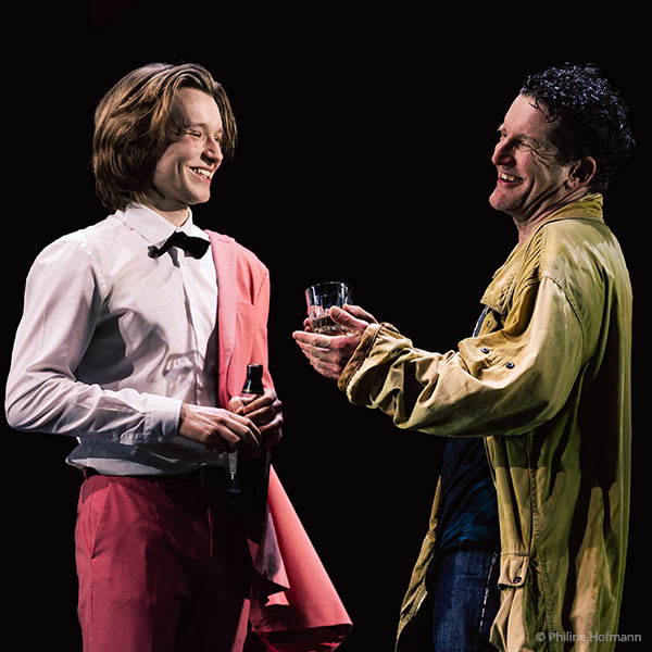 Nils Arztmann als Adam und Leo in „Das Vermächtnis“