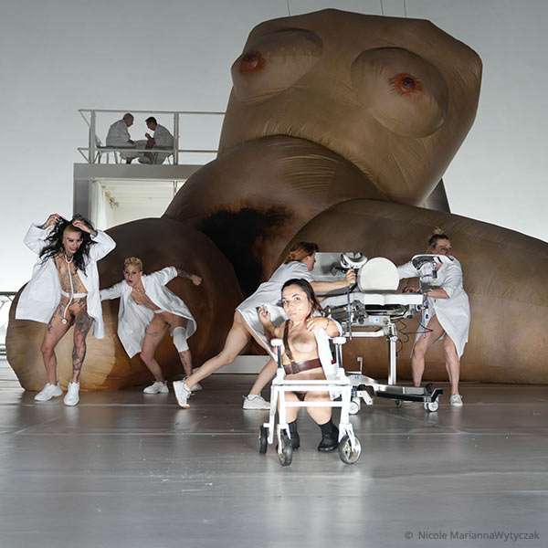 Regie - Florentina Holzinger - ayws