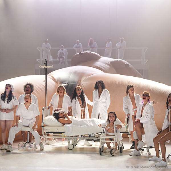 Regie - Florentina Holzinger - ayws