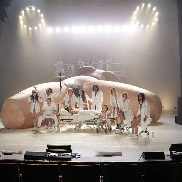 Regie - Florentina Holzinger - ayws