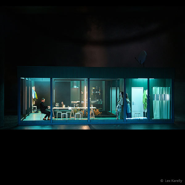 Jakab Tarnóczi (Regie) für „Rutherford & Sohn“