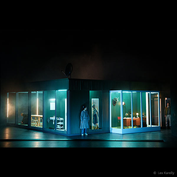 Jakab Tarnóczi (Regie) für „Rutherford & Sohn“