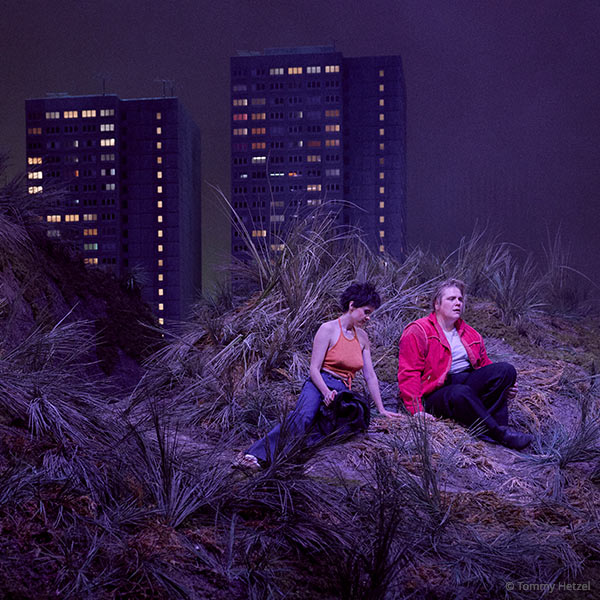 Philipp Stölzl, Franziska Harm (Bühne) und Michael Hofer (Licht) für „Liliom“