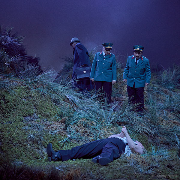 Philipp Stölzl, Franziska Harm (Bühne) und Michael Hofer (Licht) für „Liliom“