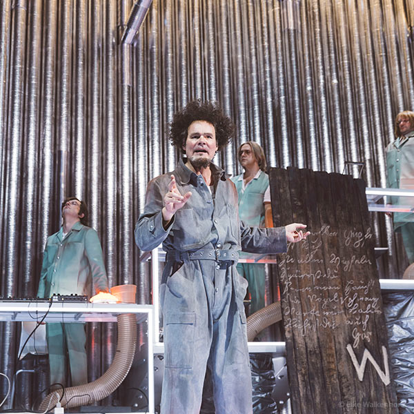 „Die Maschine oder: Über allen Gipfeln ist Ruh“ von Georges Perec und Johann Wolfgang von Goethe, Inszenierung Anita Vulesica