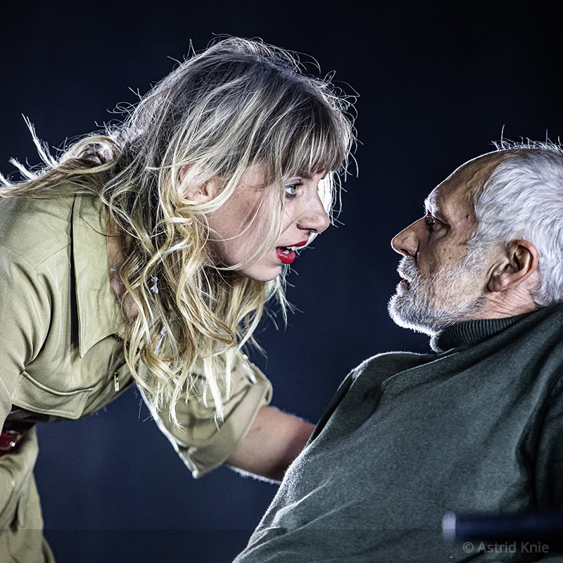 Johanna Mahaffy als Jessica in &bdquo;Die schmutzigen H&auml;nde&ldquo;