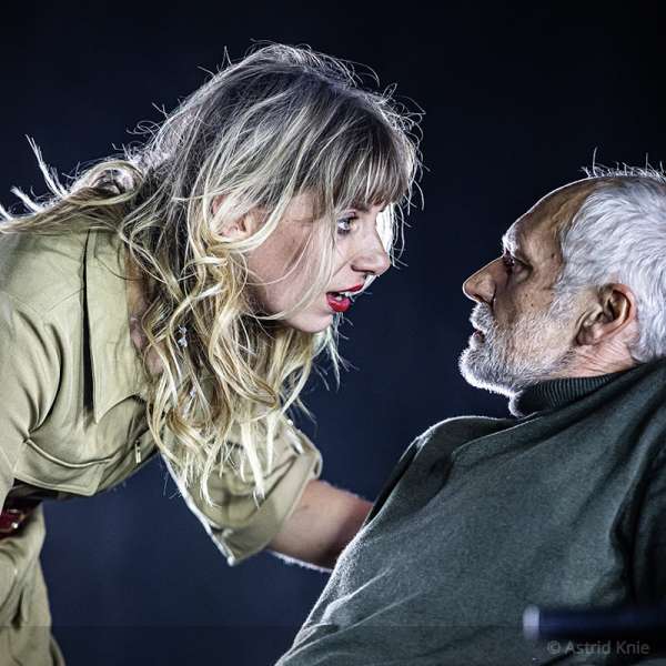 © Astrid Knie - Johanna Mahaffy als Jessica in „Die schmutzigen Hände“ BS - Johanna Mahaffy