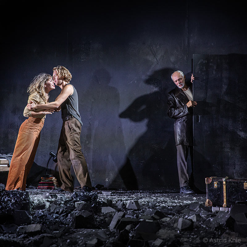 Johanna Mahaffy als Jessica in &bdquo;Die schmutzigen H&auml;nde&ldquo;