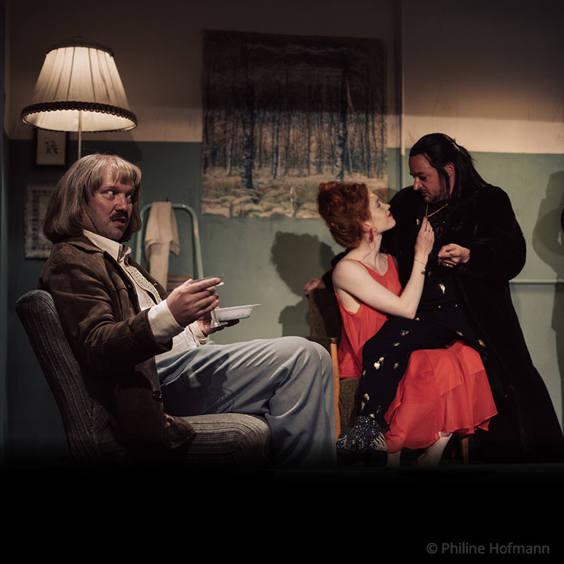 Simon Bauer als F&uuml;rst Myschkin in &bdquo;Der Idiot&ldquo;