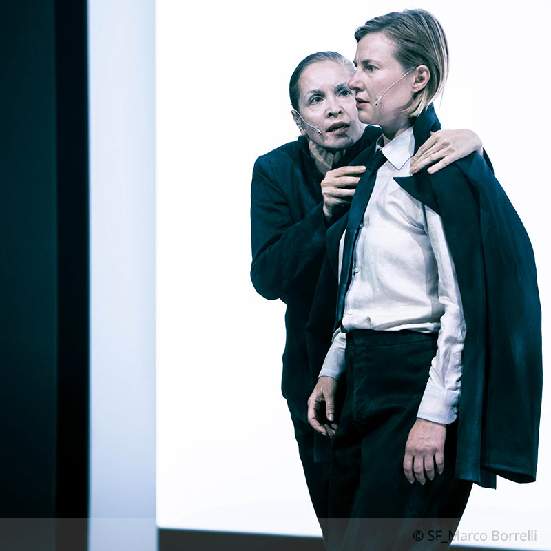 Valery Tscheplanowa als Mephistopheles in &bdquo;Faust I&ldquo;