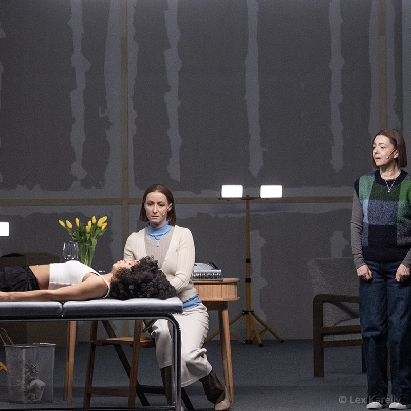 Otiti Engelhardt als Stella in &bdquo;Wir t&ouml;ten Stella&ldquo;