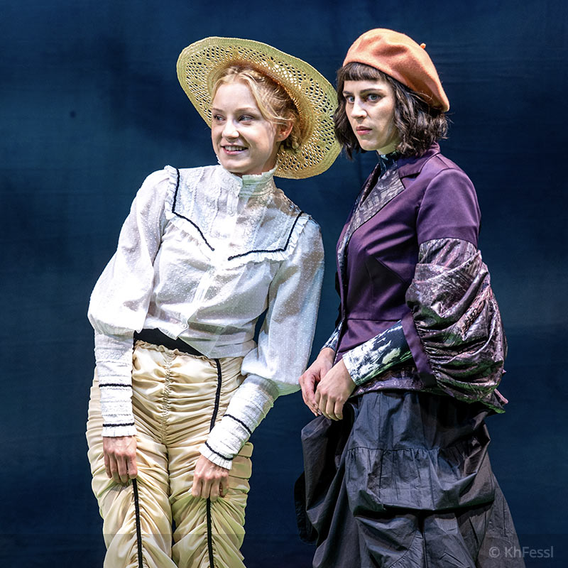 Elena H&uuml;ckel als Hilde in &bdquo;Die Frau vom Meere&ldquo;