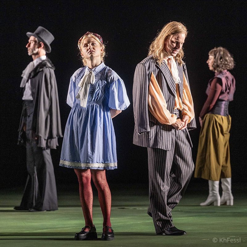 Elena H&uuml;ckel als Hilde in &bdquo;Die Frau vom Meere&ldquo;
